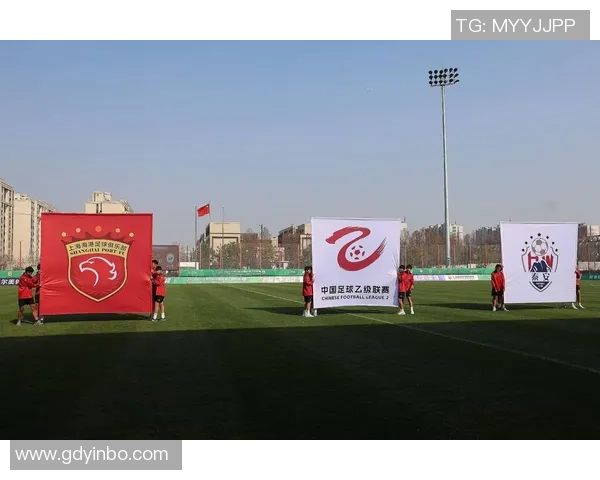 上海足球队的转型之路在钻石联赛中的挑战与机遇分析 上海足球队的转型之路在钻石联赛中的挑战与机遇分析