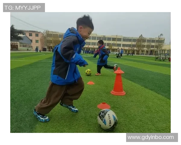 儿童足球内裤的选择与搭配技巧助力小球员舒适自信成长 儿童足球内裤的选择与搭配技巧助力小球员舒适自信成长