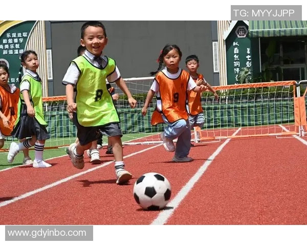 踢足球好了让我们一起享受运动的快乐与团队合作的乐趣 踢足球好了让我们一起享受运动的快乐与团队合作的乐趣